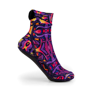 NOMADS Graffiti Tags kids' beach socks, angled side view