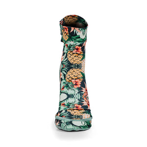 NOMADS Pineapple Paradise women's beach socks, front view