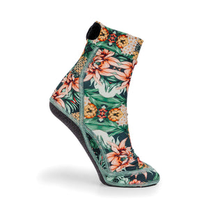NOMADS Pineapple Paradise women's beach socks, angled side view